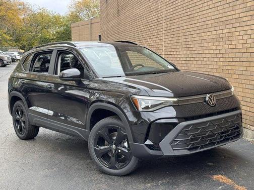 2025 Volkswagen Taos 1.5T SE Black