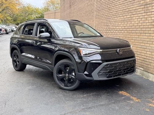 2025 Volkswagen Taos 1.5T SE Black