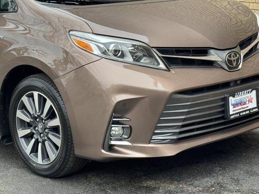 2019 Toyota Sienna Limited Premium