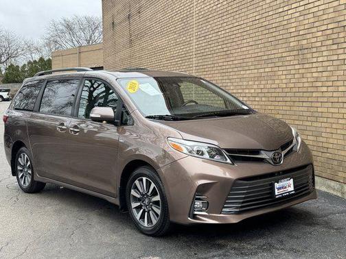 Toasted Walnut Pearl 2019 Toyota Sienna Limited Premium