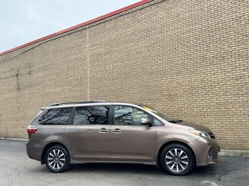 2019 Toyota Sienna Limited Premium
