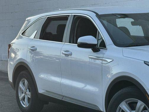 Glacial White Pearl 2026 Kia Sorento LX