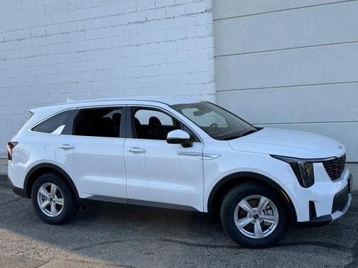 Glacial White Pearl 2026 Kia Sorento LX