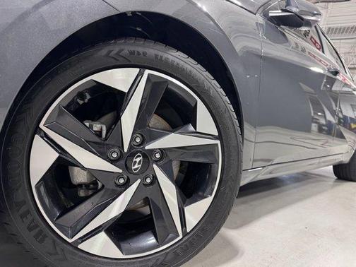 2023 Hyundai ELANTRA Limited