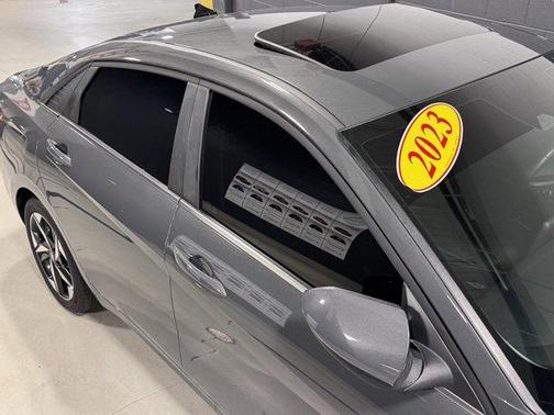 2023 Hyundai ELANTRA Limited