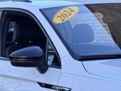 2024 Volkswagen Tiguan 2.0T SE R-Line Black