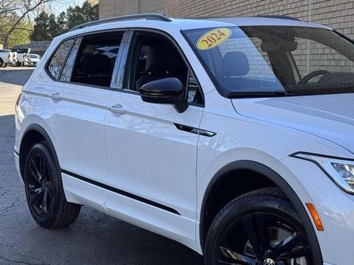 2024 Volkswagen Tiguan 2.0T SE R-Line Black