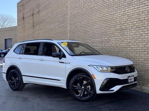 2024 Volkswagen Tiguan 2.0T SE R-Line Black