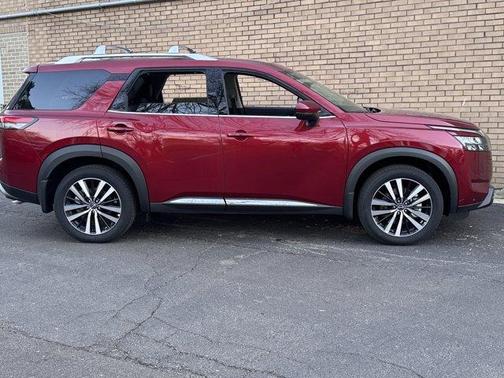 2025 Nissan Pathfinder Platinum
