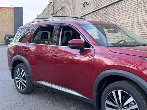 2025 Nissan Pathfinder Platinum