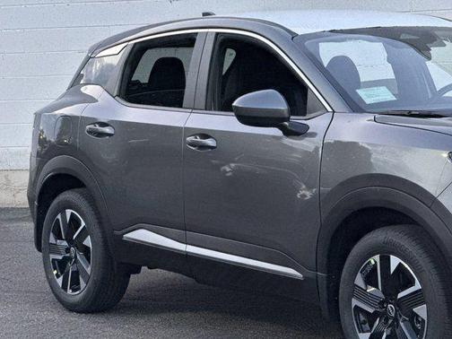 Gun Metallic 2025 Nissan Kicks SV