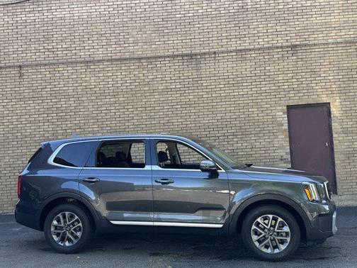 Gravity Gray 2023 Kia Telluride LX