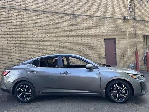 Gun Metallic 2024 Nissan Sentra SV