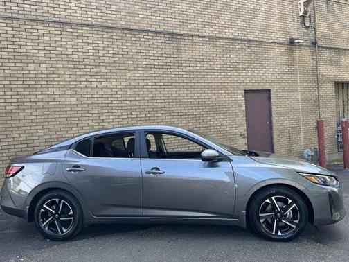 Gun Metallic 2024 Nissan Sentra SV