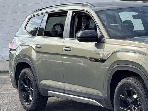 2025 Volkswagen Atlas 2.0T Peak Edition