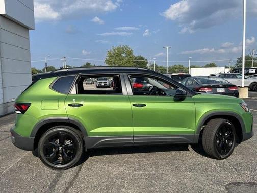 2025 Volkswagen Taos 1.5T SE Black