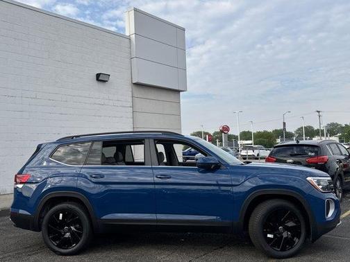 2025 Volkswagen Atlas 2.0T SE