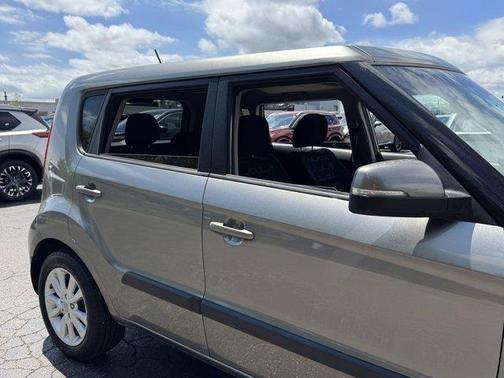 Titanium Pearl 2013 Kia Soul +