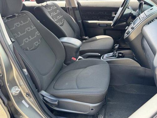 Titanium Pearl 2013 Kia Soul +