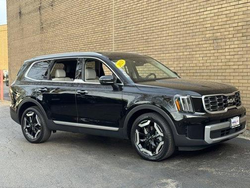 Ebony Black 2023 Kia Telluride S