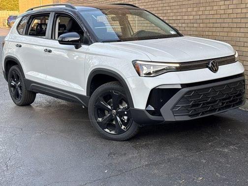 2025 Volkswagen Taos 1.5T SE Black