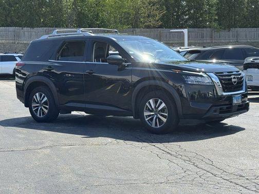 Black 2024 Nissan Pathfinder SL