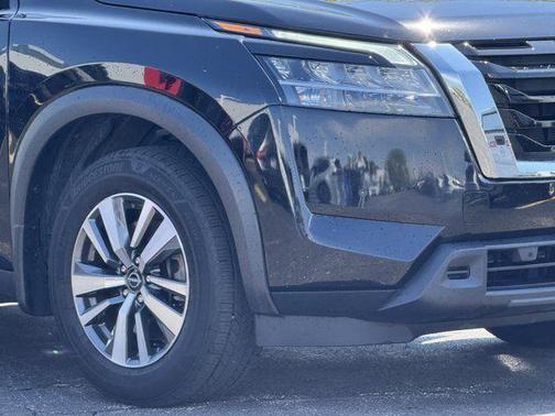 Black 2024 Nissan Pathfinder SL