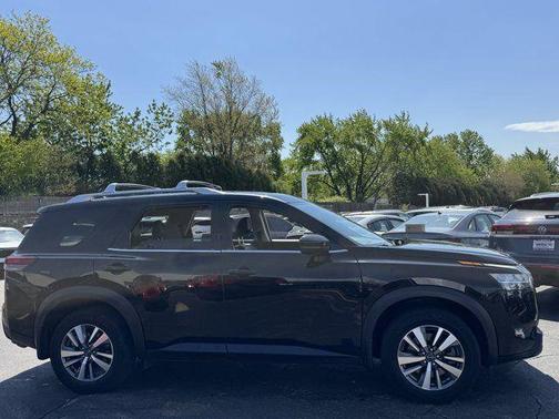 Black 2024 Nissan Pathfinder SL
