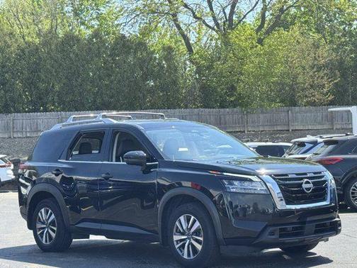 Black 2024 Nissan Pathfinder SL