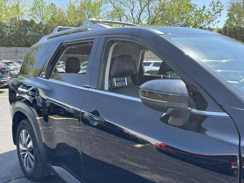 Black 2024 Nissan Pathfinder SL