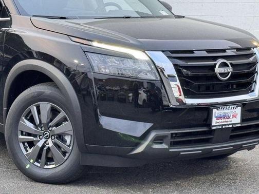 2025 Nissan Pathfinder S