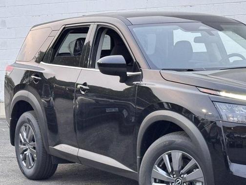 2025 Nissan Pathfinder S