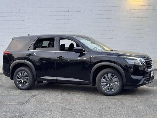 2025 Nissan Pathfinder S