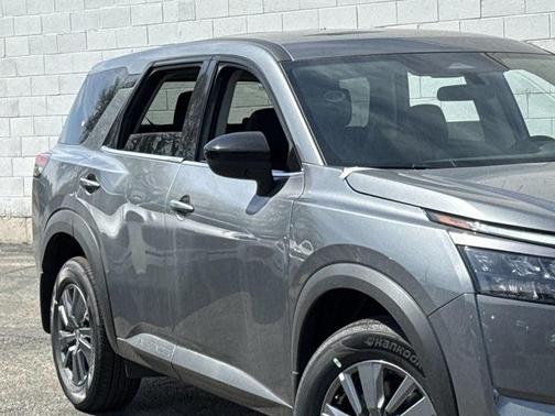 2025 Nissan Pathfinder S