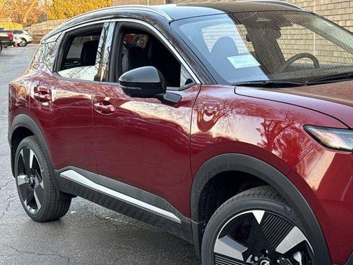 2025 Nissan Kicks SR