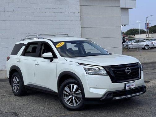 2022 Nissan Pathfinder SL