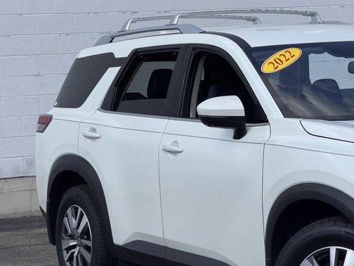 2022 Nissan Pathfinder SL