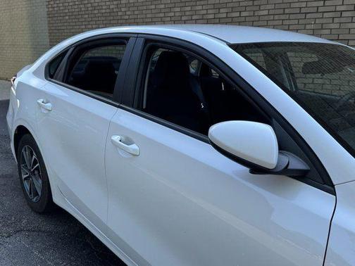 Snow White Pearl 2023 Kia Forte LXS