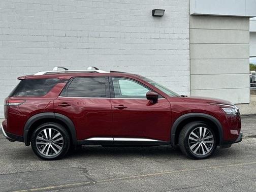2022 Nissan Pathfinder Platinum