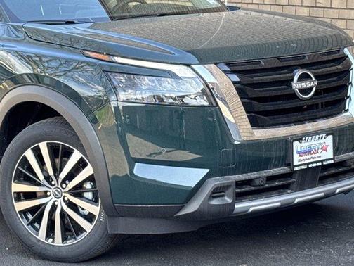 2025 Nissan Pathfinder Platinum