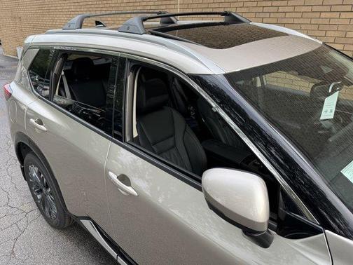 Champagne Silve 2026 Nissan Rogue Platinum