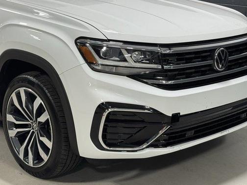 Pure White 2020 Volkswagen Atlas Cross Sport 3.6L V6 SEL R-Line