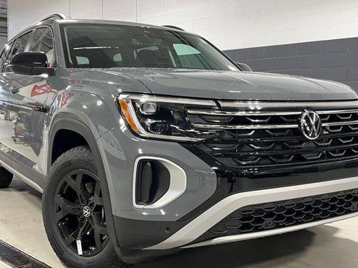 2025 Volkswagen Atlas 2.0T Peak Edition
