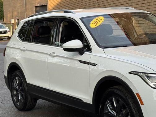 Pure White 2022 Volkswagen Tiguan 2.0T SE