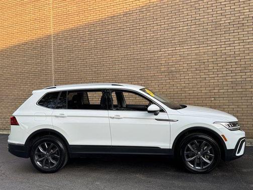 Pure White 2022 Volkswagen Tiguan 2.0T SE