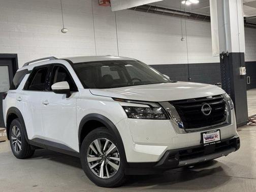 2025 Nissan Pathfinder SL