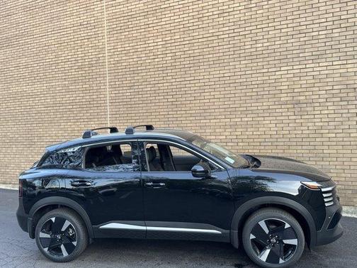 Super Black 2026 Nissan Kicks SR
