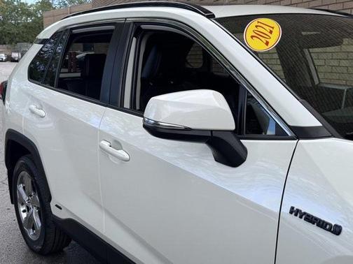 2021 Toyota RAV4 Hybrid XLE Premium