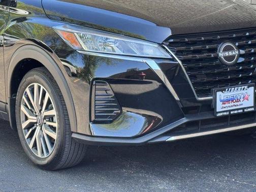 Super Black 2024 Nissan Kicks SV
