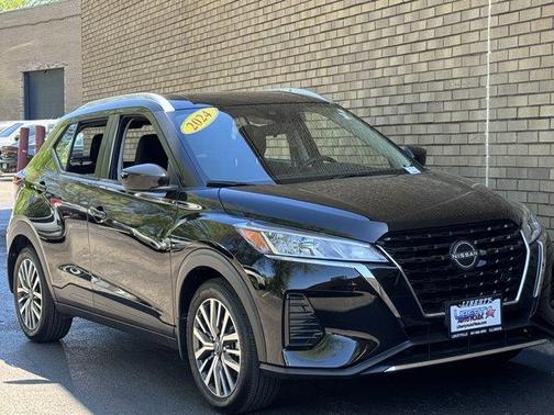 Super Black 2024 Nissan Kicks SV